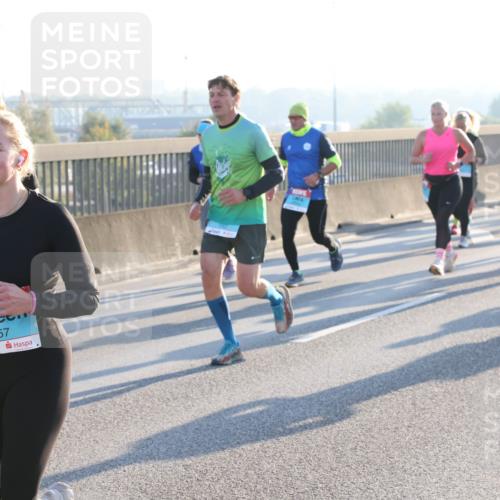 03.10.2025 - Köhlbrandbrückenlauf Lena Gebhardt http://msf.ph/oto/9064243 03.10.2025 09:21:24 Position 1 3057 meine-sportfotos.de