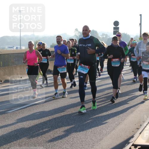 03.10.2025 - Köhlbrandbrückenlauf Lena Gebhardt http://msf.ph/oto/9064255 03.10.2025 09:21:25 Position 1 1212, 2126, 3175, 3178 meine-sportfotos.de