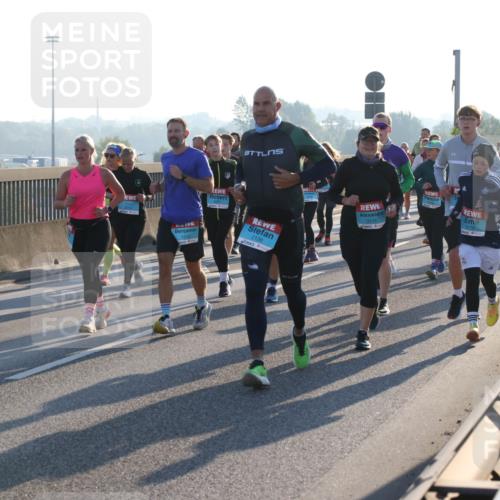 03.10.2025 - Köhlbrandbrückenlauf Lena Gebhardt http://msf.ph/oto/9064257 03.10.2025 09:21:25 Position 1 1212, 2126, 3175, 3178 meine-sportfotos.de