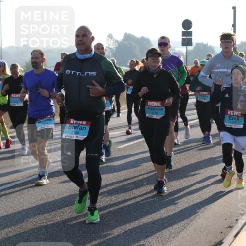 03.10.2025 - Köhlbrandbrückenlauf Lena Gebhardt http://msf.ph/oto/9064264 03.10.2025 09:21:25 Position 1 3750, 1212, 2126, 3175, 3178 meine-sportfotos.de