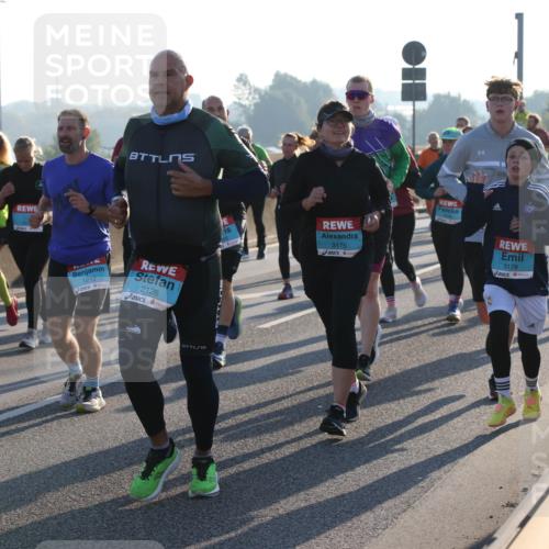 03.10.2025 - Köhlbrandbrückenlauf Lena Gebhardt http://msf.ph/oto/9064266 03.10.2025 09:21:25 Position 1 41114, 1212, 2126, 3175, 3178 meine-sportfotos.de