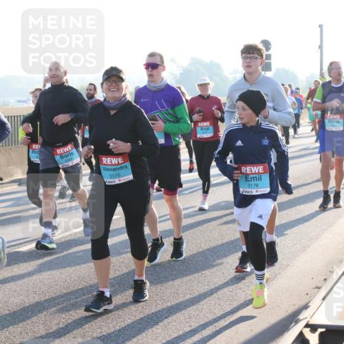 03.10.2025 - Köhlbrandbrückenlauf Lena Gebhardt http://msf.ph/oto/9064285 03.10.2025 09:21:26 Position 1 3369, 3175, 3178 meine-sportfotos.de