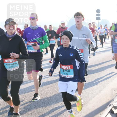 03.10.2025 - Köhlbrandbrückenlauf Lena Gebhardt http://msf.ph/oto/9064299 03.10.2025 09:21:27 Position 1 3759, 3369, 3175, 2034, 3178 meine-sportfotos.de