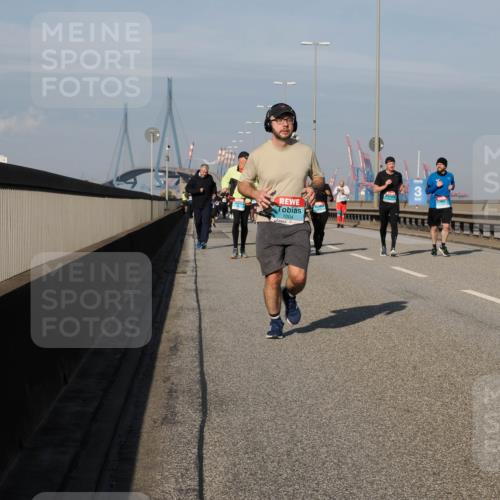 03.10.2025 - Köhlbrandbrückenlauf Fabian Wolf http://msf.ph/oto/9064302 03.10.2025 10:07:30 Position 3 1004 meine-sportfotos.de