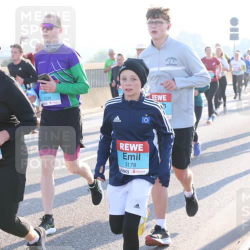 03.10.2025 - Köhlbrandbrückenlauf Lena Gebhardt http://msf.ph/oto/9064307 03.10.2025 09:21:27 Position 1 3175, 2034, 3178 meine-sportfotos.de