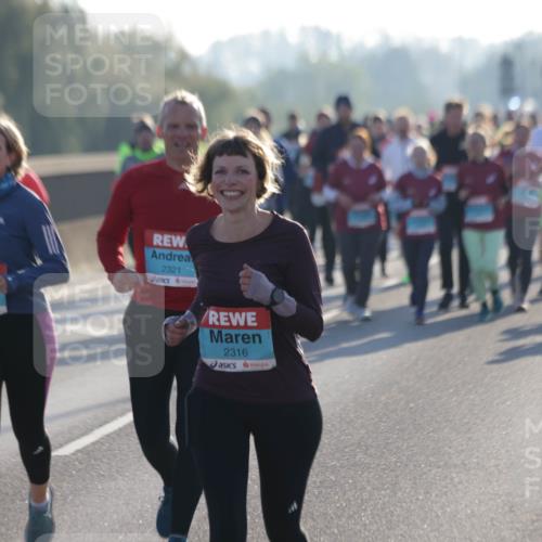 03.10.2025 - Köhlbrandbrückenlauf Jannik Wohlers http://msf.ph/oto/9064312 03.10.2025 09:25:11 Position 3 2258, 2321, 2316 meine-sportfotos.de