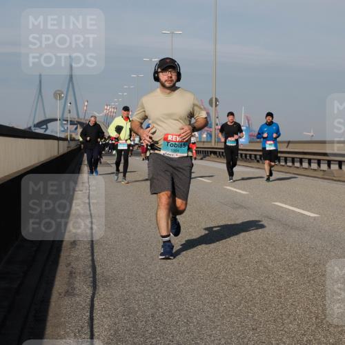 03.10.2025 - Köhlbrandbrückenlauf Fabian Wolf http://msf.ph/oto/9064313 03.10.2025 10:07:30 Position 3 1004 meine-sportfotos.de