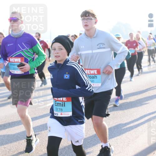 03.10.2025 - Köhlbrandbrückenlauf Lena Gebhardt http://msf.ph/oto/9064319 03.10.2025 09:21:28 Position 1 3175, 2034, 3178, 040 meine-sportfotos.de