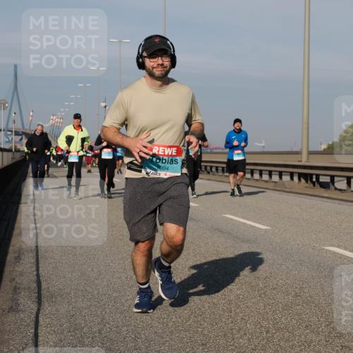 03.10.2025 - Köhlbrandbrückenlauf Fabian Wolf http://msf.ph/oto/9064332 03.10.2025 10:07:31 Position 3 1004 meine-sportfotos.de