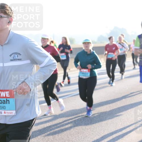 03.10.2025 - Köhlbrandbrückenlauf Lena Gebhardt http://msf.ph/oto/9064339 03.10.2025 09:21:28 Position 1 2040 meine-sportfotos.de