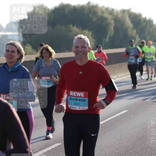 03.10.2025 - Köhlbrandbrückenlauf Jannik Wohlers http://msf.ph/oto/9064342 03.10.2025 09:25:14 Position 3 2321 meine-sportfotos.de