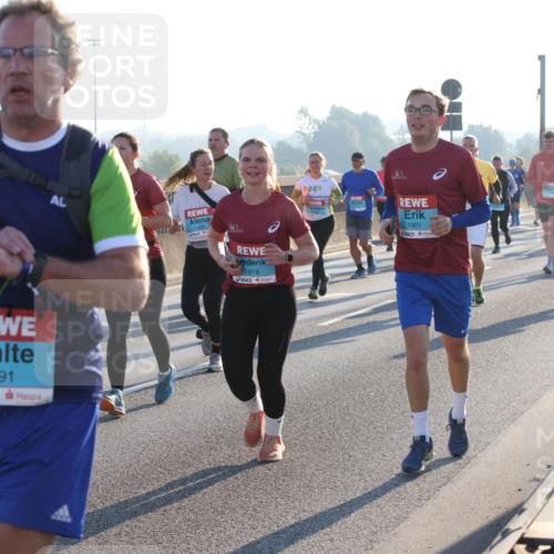 03.10.2025 - Köhlbrandbrückenlauf Lena Gebhardt http://msf.ph/oto/9064368 03.10.2025 09:21:30 Position 1 3691, 1455, 1818, 1901 meine-sportfotos.de