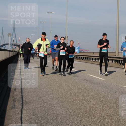 03.10.2025 - Köhlbrandbrückenlauf Fabian Wolf http://msf.ph/oto/9064370 03.10.2025 10:07:34 Position 3 3242, 3443, 3441 meine-sportfotos.de