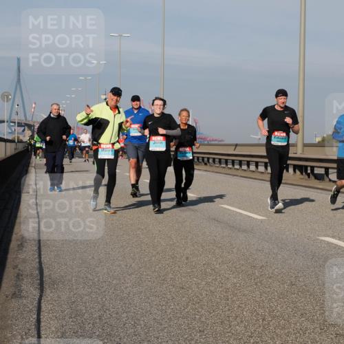 03.10.2025 - Köhlbrandbrückenlauf Fabian Wolf http://msf.ph/oto/9064383 03.10.2025 10:07:34 Position 3 3443, 3441 meine-sportfotos.de