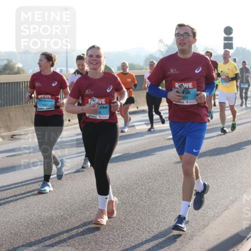 03.10.2025 - Köhlbrandbrückenlauf Lena Gebhardt http://msf.ph/oto/9064385 03.10.2025 09:21:30 Position 1 1647, 18, 901 meine-sportfotos.de