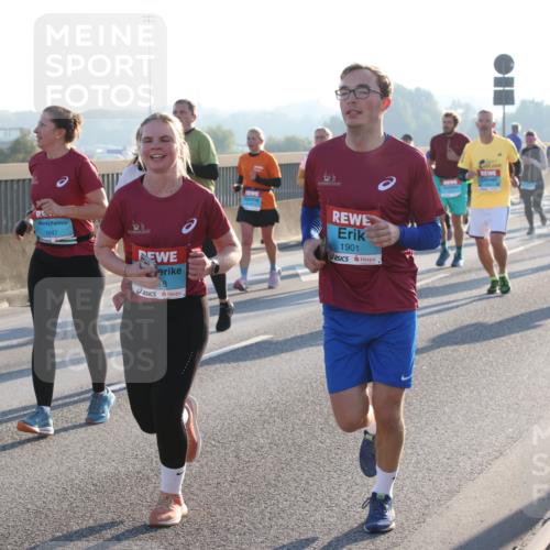 03.10.2025 - Köhlbrandbrückenlauf Lena Gebhardt http://msf.ph/oto/9064391 03.10.2025 09:21:31 Position 1 1647, 18, 1901 meine-sportfotos.de