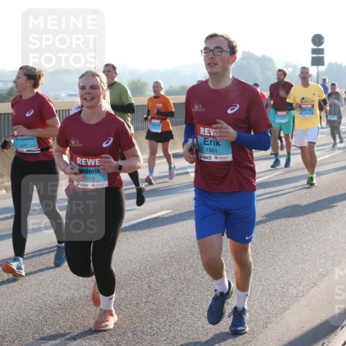 03.10.2025 - Köhlbrandbrückenlauf Lena Gebhardt http://msf.ph/oto/9064394 03.10.2025 09:21:31 Position 1 1647, 1818, 1901 meine-sportfotos.de