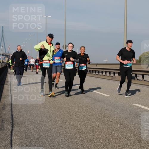 03.10.2025 - Köhlbrandbrückenlauf Fabian Wolf http://msf.ph/oto/9064397 03.10.2025 10:07:35 Position 3 3241, 2409, 3441 meine-sportfotos.de