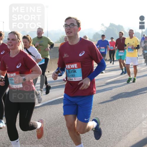 03.10.2025 - Köhlbrandbrückenlauf Lena Gebhardt http://msf.ph/oto/9064399 03.10.2025 09:21:31 Position 1 1647, 1, 181, 1901 meine-sportfotos.de