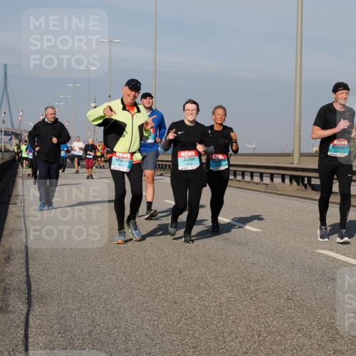 03.10.2025 - Köhlbrandbrückenlauf Fabian Wolf http://msf.ph/oto/9064411 03.10.2025 10:07:36 Position 3 3242, 3241, 3443 meine-sportfotos.de