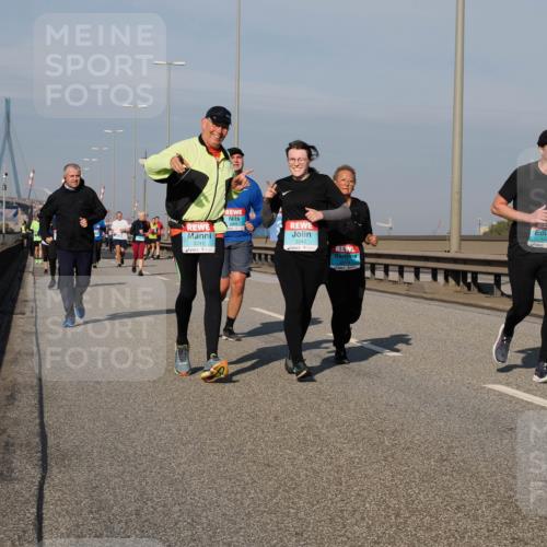 03.10.2025 - Köhlbrandbrückenlauf Fabian Wolf http://msf.ph/oto/9064415 03.10.2025 10:07:36 Position 3 3241, 2409, 1, 3242, 3443 meine-sportfotos.de