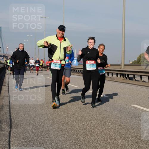 03.10.2025 - Köhlbrandbrückenlauf Fabian Wolf http://msf.ph/oto/9064425 03.10.2025 10:07:36 Position 3 3241, 3, 3242, 3443 meine-sportfotos.de
