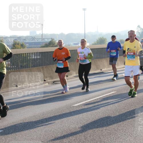 03.10.2025 - Köhlbrandbrückenlauf Lena Gebhardt http://msf.ph/oto/9064429 03.10.2025 09:21:32 Position 1 1865, 1922 meine-sportfotos.de