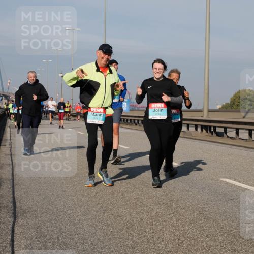 03.10.2025 - Köhlbrandbrückenlauf Fabian Wolf http://msf.ph/oto/9064430 03.10.2025 10:07:36 Position 3 3241, 3242, 574, 3443 meine-sportfotos.de
