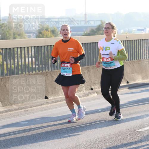 03.10.2025 - Köhlbrandbrückenlauf Lena Gebhardt http://msf.ph/oto/9064434 03.10.2025 09:21:33 Position 1 3339, 2147, 1922 meine-sportfotos.de