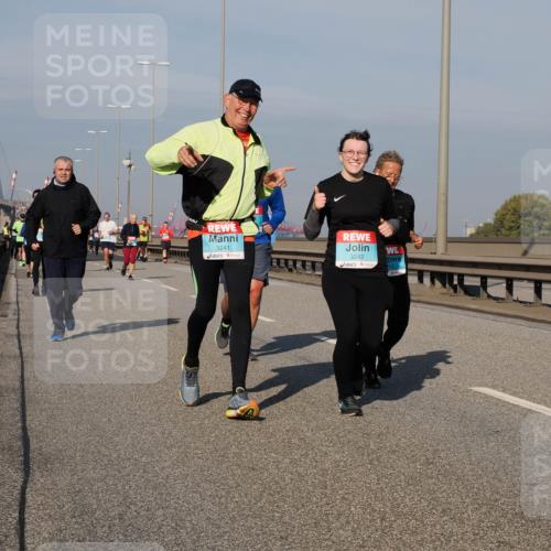 03.10.2025 - Köhlbrandbrückenlauf Fabian Wolf http://msf.ph/oto/9064435 03.10.2025 10:07:37 Position 3 3241, 3242, 74 meine-sportfotos.de