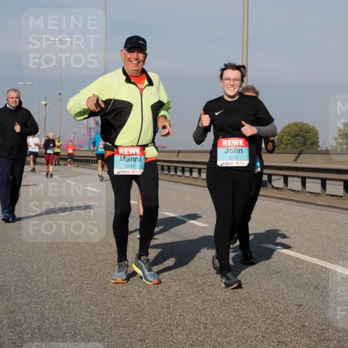 03.10.2025 - Köhlbrandbrückenlauf Fabian Wolf http://msf.ph/oto/9064449 03.10.2025 10:07:37 Position 3 3241, 3242 meine-sportfotos.de