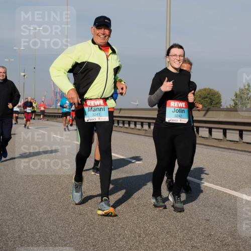 03.10.2025 - Köhlbrandbrückenlauf Fabian Wolf http://msf.ph/oto/9064454 03.10.2025 10:07:37 Position 3 3241, 3242 meine-sportfotos.de