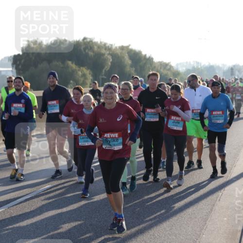 03.10.2025 - Köhlbrandbrückenlauf Jannik Wohlers http://msf.ph/oto/9064463 03.10.2025 09:25:21 Position 3 2212, 478, 2511, 2465 meine-sportfotos.de