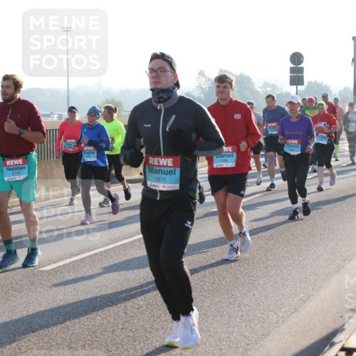 03.10.2025 - Köhlbrandbrückenlauf Lena Gebhardt http://msf.ph/oto/9064471 03.10.2025 09:21:34 Position 1 3176, 3177, 1871, 1456 meine-sportfotos.de