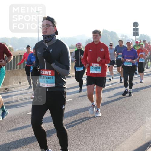 03.10.2025 - Köhlbrandbrückenlauf Lena Gebhardt http://msf.ph/oto/9064477 03.10.2025 09:21:35 Position 1 3176, 3177, 1871, 1456 meine-sportfotos.de