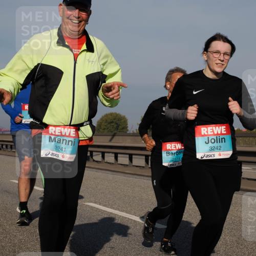 03.10.2025 - Köhlbrandbrückenlauf Fabian Wolf http://msf.ph/oto/9064479 03.10.2025 10:07:38 Position 3 3, 2, 3241, 2, 3242, 2574 meine-sportfotos.de