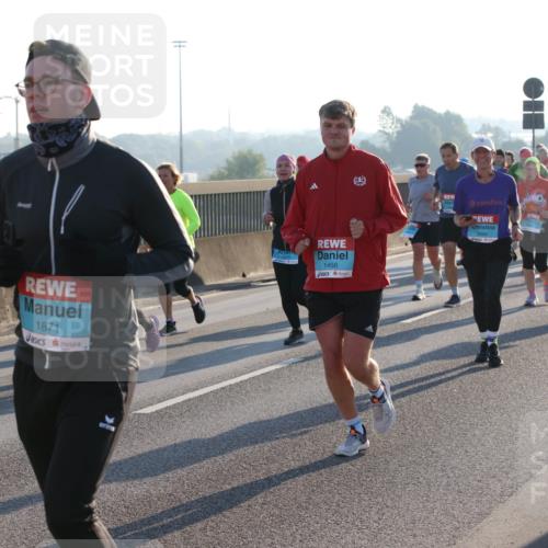 03.10.2025 - Köhlbrandbrückenlauf Lena Gebhardt http://msf.ph/oto/9064486 03.10.2025 09:21:35 Position 1 3177, 1871, 1456, 2986 meine-sportfotos.de