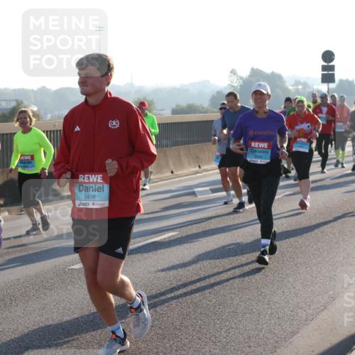 03.10.2025 - Köhlbrandbrückenlauf Lena Gebhardt http://msf.ph/oto/9064496 03.10.2025 09:21:36 Position 1 1456, 2986 meine-sportfotos.de