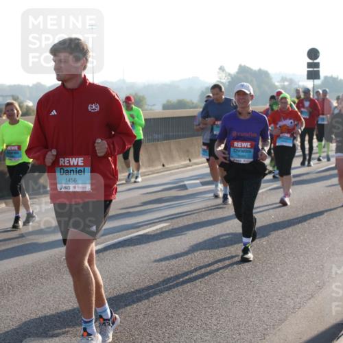 03.10.2025 - Köhlbrandbrückenlauf Lena Gebhardt http://msf.ph/oto/9064501 03.10.2025 09:21:36 Position 1 1456, 2986 meine-sportfotos.de