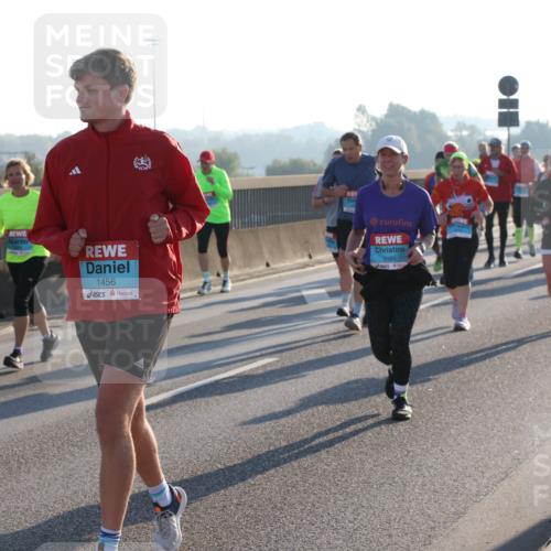 03.10.2025 - Köhlbrandbrückenlauf Lena Gebhardt http://msf.ph/oto/9064505 03.10.2025 09:21:36 Position 1 1456, 2986 meine-sportfotos.de