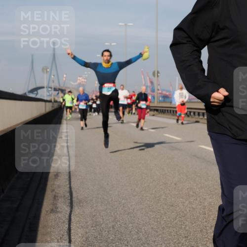 03.10.2025 - Köhlbrandbrückenlauf Fabian Wolf http://msf.ph/oto/9064523 03.10.2025 10:07:42 Position 3  meine-sportfotos.de