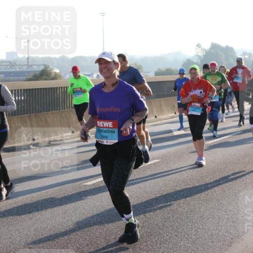 03.10.2025 - Köhlbrandbrückenlauf Lena Gebhardt http://msf.ph/oto/9064524 03.10.2025 09:21:37 Position 1 2949, 2986 meine-sportfotos.de