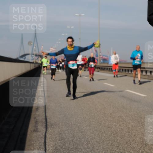 03.10.2025 - Köhlbrandbrückenlauf Fabian Wolf http://msf.ph/oto/9064532 03.10.2025 10:07:42 Position 3  meine-sportfotos.de