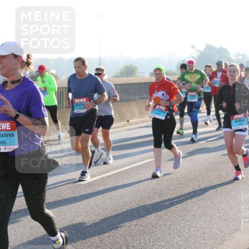 03.10.2025 - Köhlbrandbrückenlauf Lena Gebhardt http://msf.ph/oto/9064537 03.10.2025 09:21:38 Position 1 2986 meine-sportfotos.de
