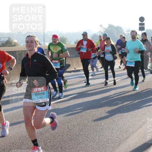 03.10.2025 - Köhlbrandbrückenlauf Lena Gebhardt http://msf.ph/oto/9064574 03.10.2025 09:21:39 Position 1 3699, 1485, 3348 meine-sportfotos.de