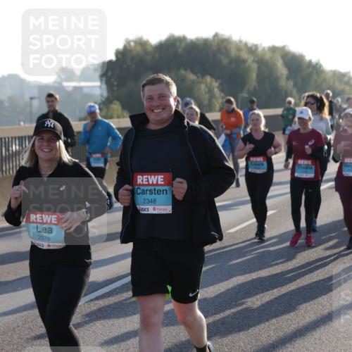 03.10.2025 - Köhlbrandbrückenlauf Jannik Wohlers http://msf.ph/oto/9064579 03.10.2025 09:25:28 Position 3 2378, 2348, 2727 meine-sportfotos.de