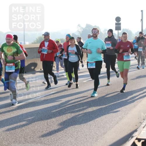 03.10.2025 - Köhlbrandbrückenlauf Lena Gebhardt http://msf.ph/oto/9064593 03.10.2025 09:21:40 Position 1 3348, 2077, 1195 meine-sportfotos.de