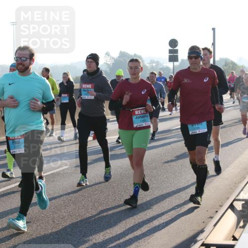 03.10.2025 - Köhlbrandbrückenlauf Lena Gebhardt http://msf.ph/oto/9064621 03.10.2025 09:21:41 Position 1 2077, 2323, 1193, 1195 meine-sportfotos.de