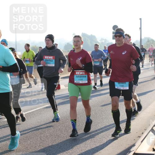 03.10.2025 - Köhlbrandbrückenlauf Lena Gebhardt http://msf.ph/oto/9064623 03.10.2025 09:21:41 Position 1 1651, 2323, 2077, 1193, 1195 meine-sportfotos.de