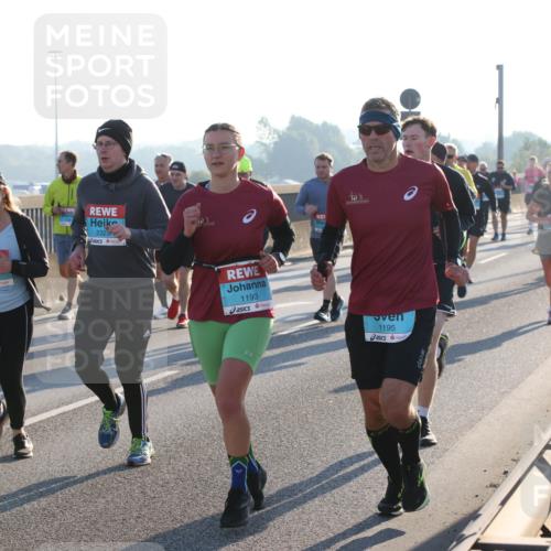 03.10.2025 - Köhlbrandbrückenlauf Lena Gebhardt http://msf.ph/oto/9064629 03.10.2025 09:21:42 Position 1 1650, 2323, 1193, 1195 meine-sportfotos.de
